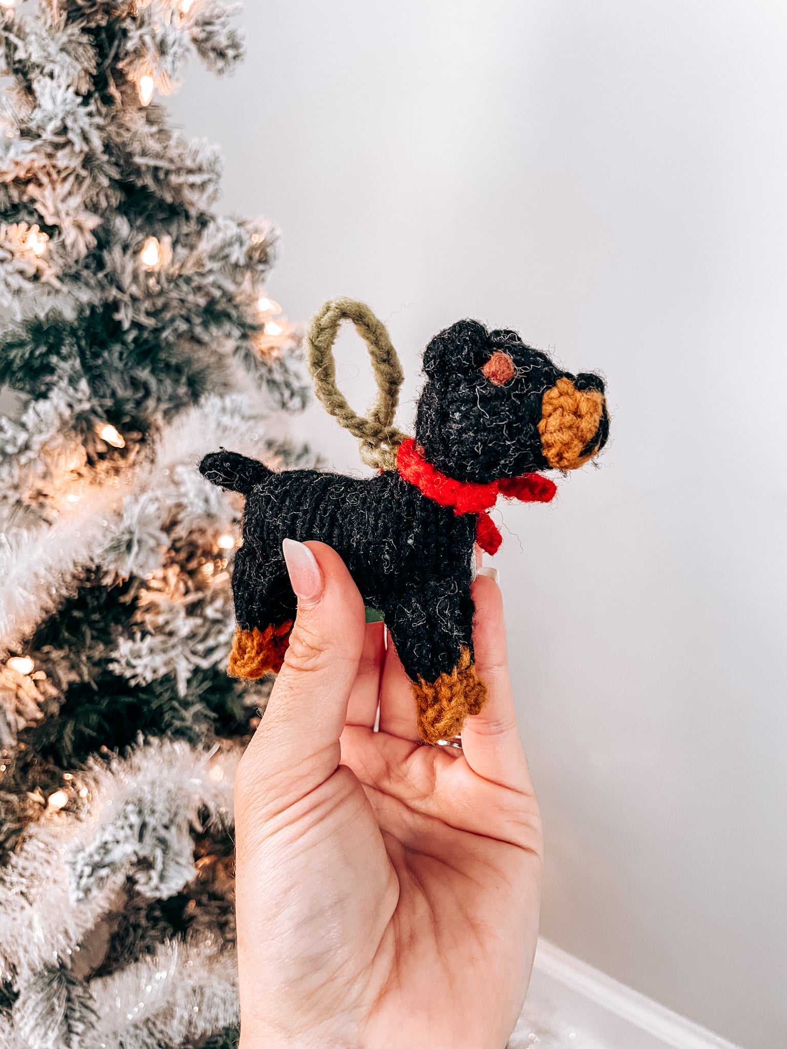 Rottweiler Ornament - Modern Companion